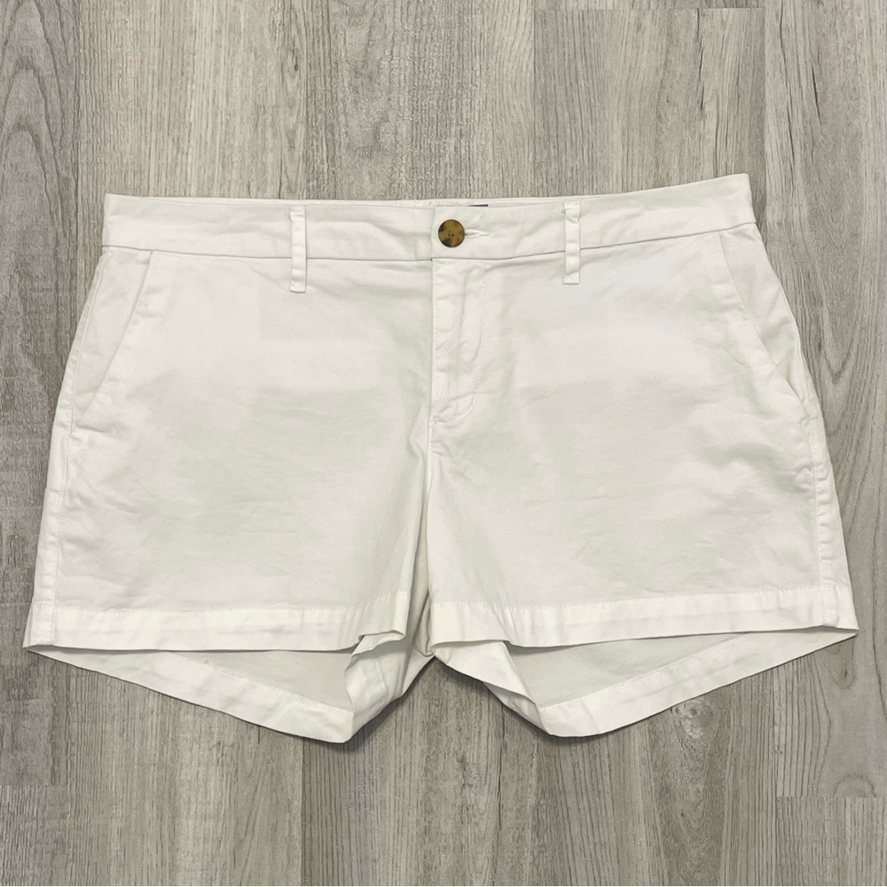 Old Navy Women's Classic White Shorts Size 8
